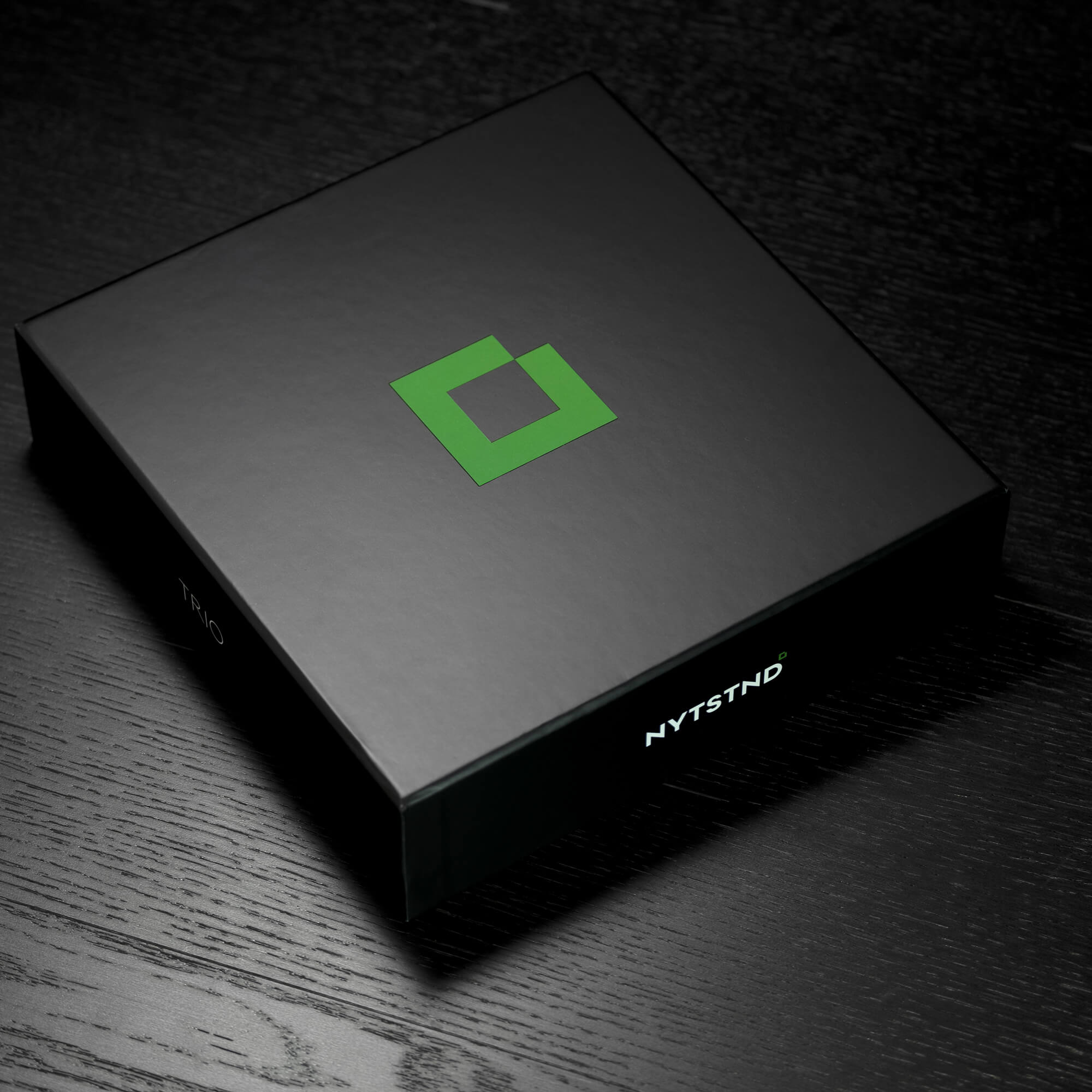 TRIO TRAY Saddle - 3-in-1 MagSafe Midnight Black Wireless Charger with Apple Watch Charging