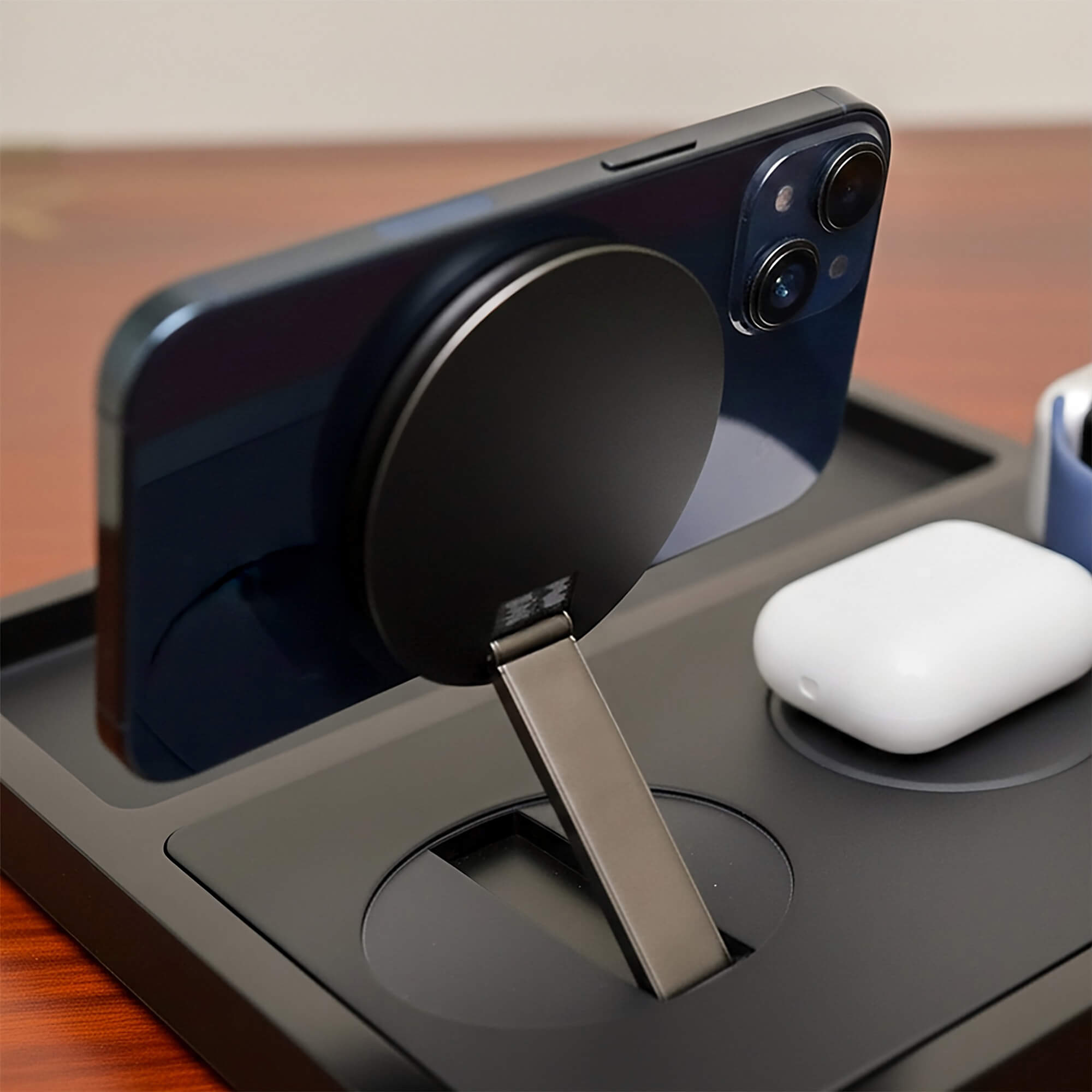 TRIO TRAY STAND Qi2 - 3-in-1 MagSafe Wireless Charger with Lift-Up Coil & Apple Watch Charger - Midnight Black