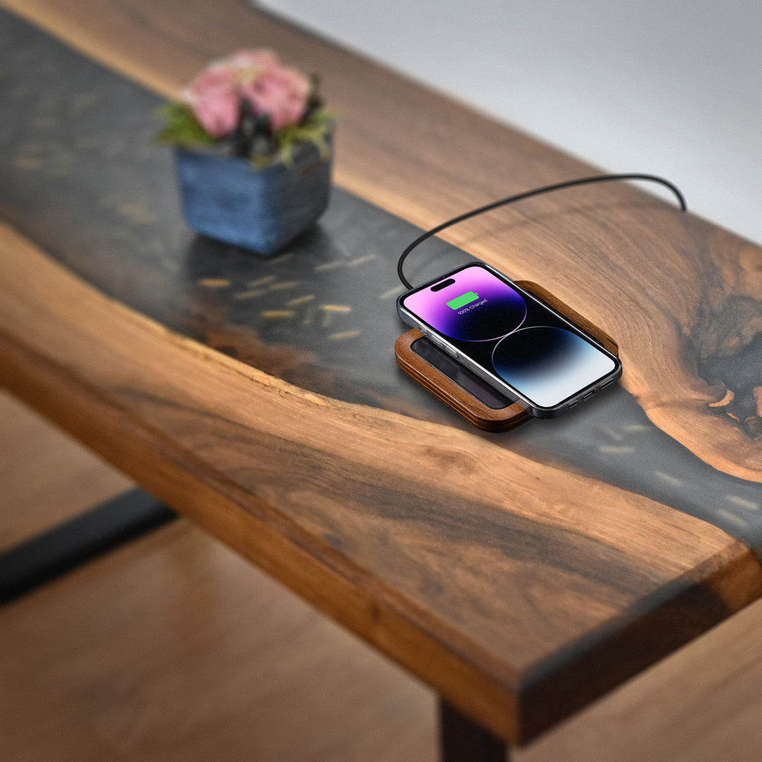 UNO Black - Single-Coil MagSafe Oak Wireless Charger on table