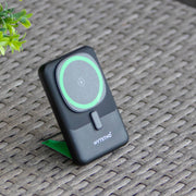 A 10000mAh MagSafe power bank wirelessly charging a smartphone.
