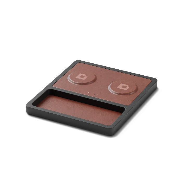 DUO TRAY Saddle - 2-in-1 MagSafe Midnight Black Wireless Charger with USB-C and A Ports Support angle view without devices